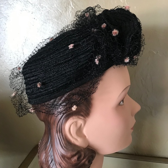 CHIC 1930s\' BLACK STRAW TOQUE - TWISTED BLACK STRAW BANDS AT FRONT + DOTTED VEIL main image 9